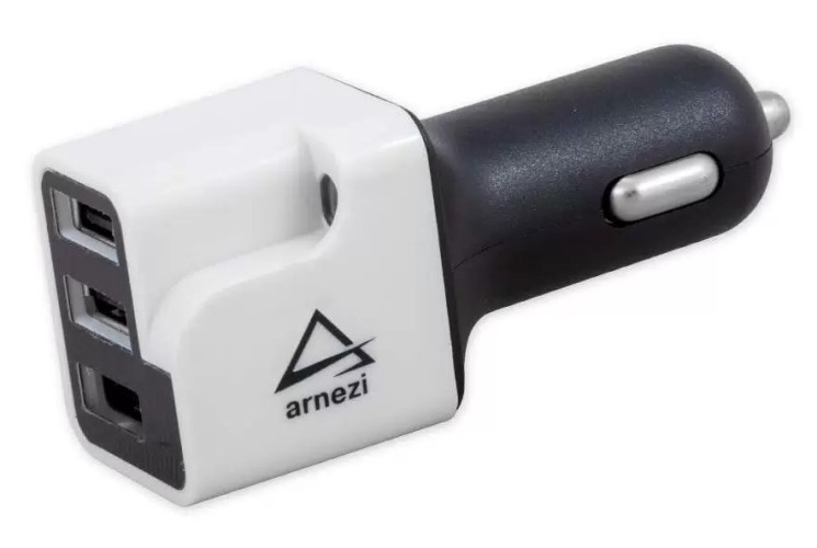 Адаптер автомобильный в прикуриватель ARNEZI A0603012 3хUSB 5B 4.8A белый/черный